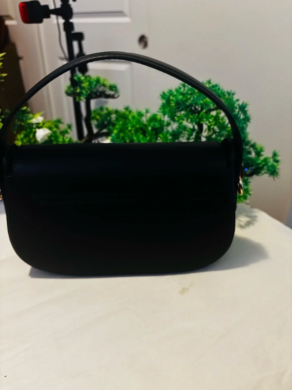 Classic Black Women's Shoulder Bag - Sleek Minimal Design